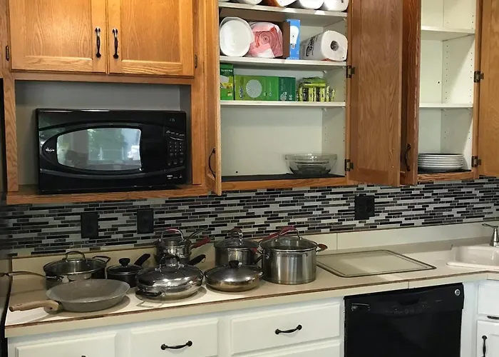 Paradise By The Park - 3 Bd And 1 Ba Family Getaway Holiday home Springfield
