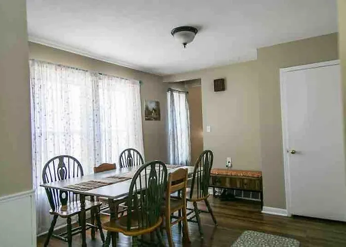 Paradise By The Park - 3 Bd And 1 Ba Family Getaway Holiday home Springfield